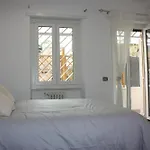 Vatican Terrace - Modern